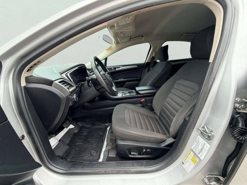 Used 2018 Ford Fusion SE FWD image 15