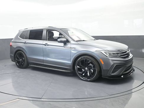Used 2023 Volkswagen Tiguan SE FWD image 8