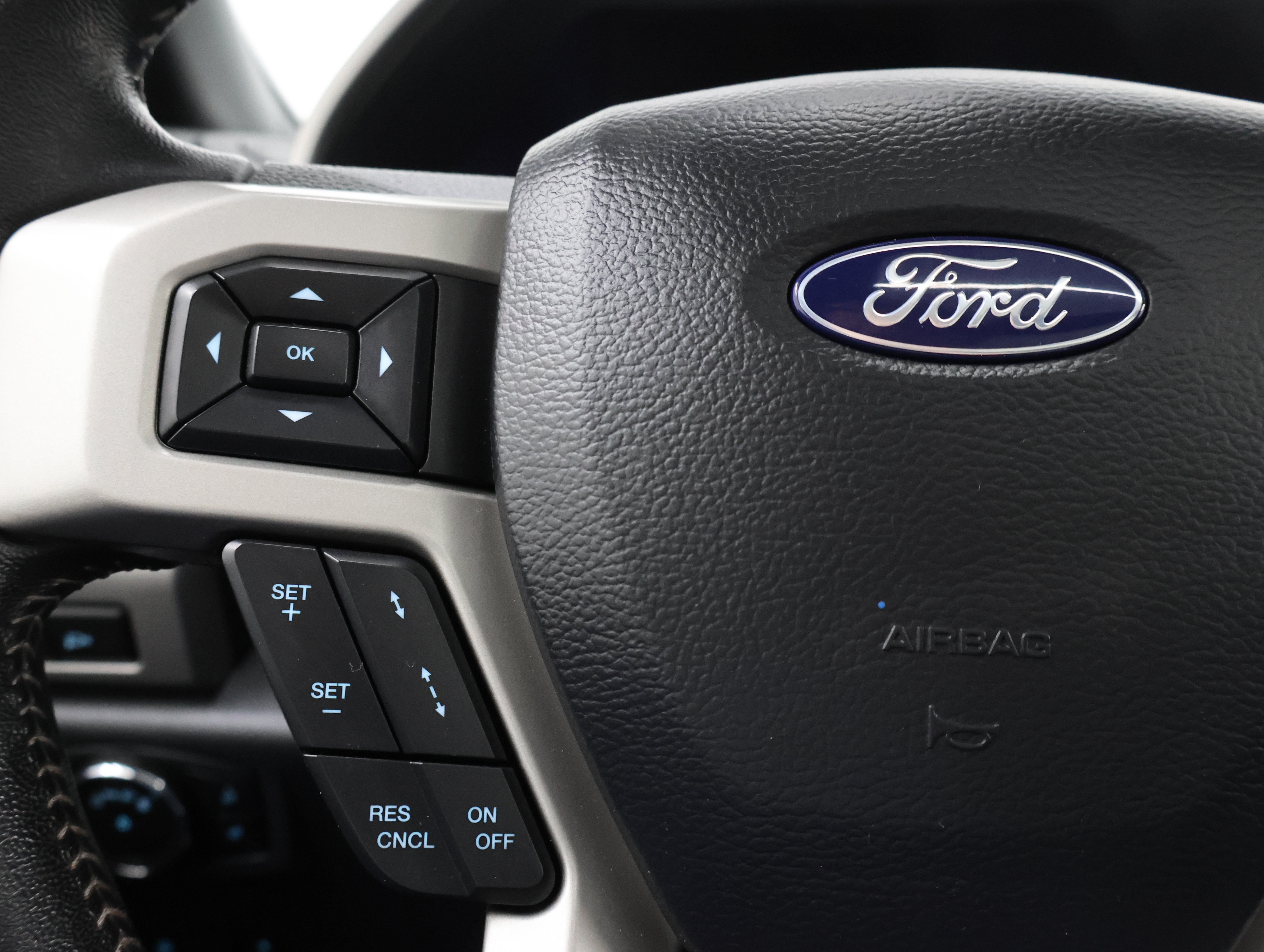 Used 2022 Ford F250 Lariat w/ Tremor Off-Road Package AWD/4WD image 16