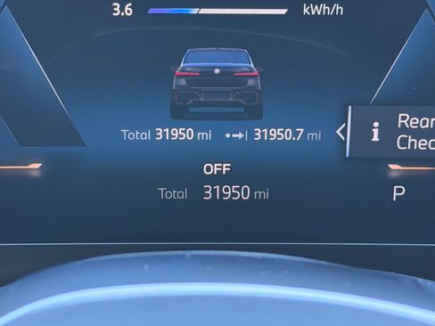Used 2023 BMW i7 xDrive60 w/ Executive Package 2 AWD/4WD image 34