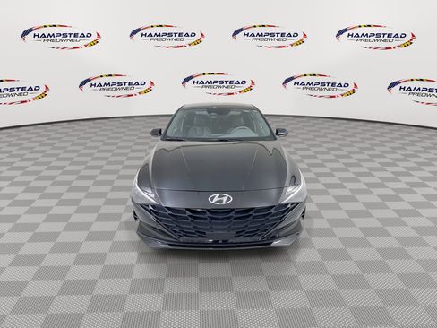 Used 2023 Hyundai Elantra SEL w/ Convenience Package FWD image 3
