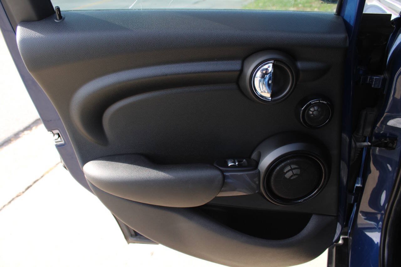 Used 2017 MINI Cooper 4-Door Hardtop FWD image 9
