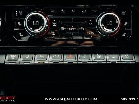 Used 2025 GMC Sierra 2500 AT4X image 33