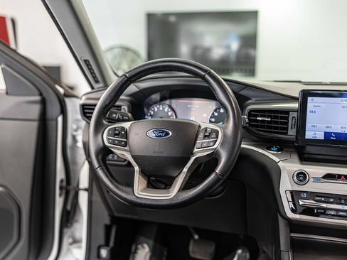 Used 2021 Ford Explorer XLT AWD/4WD image 36