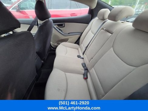 Used 2016 Hyundai Elantra SE w/ Option Group 02 FWD image 9