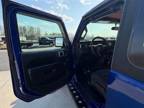 Used 2018 Jeep Wrangler Sport image 19