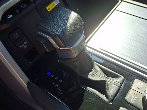 Used 2023 Toyota Tundra Platinum AWD/4WD image 16
