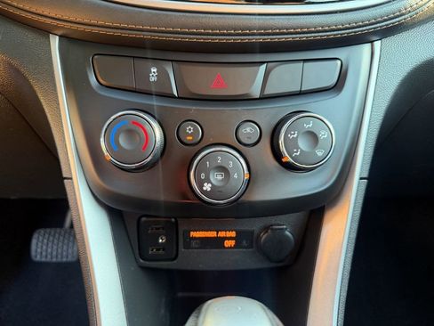 Used 2022 Chevrolet Trax LT w/ Driver Confidence Package AWD/4WD image 17