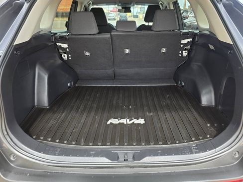 Used 2021 Toyota RAV4 LE AWD/4WD image 25