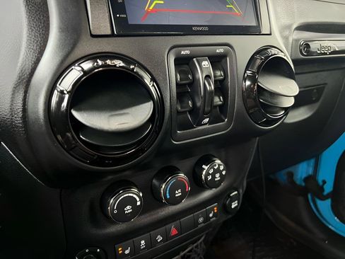 Used 2017 Jeep Wrangler Unlimited Sahara AWD/4WD image 41