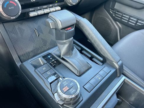 Certified 2025 Toyota Tacoma TRD Off-Road AWD/4WD image 27