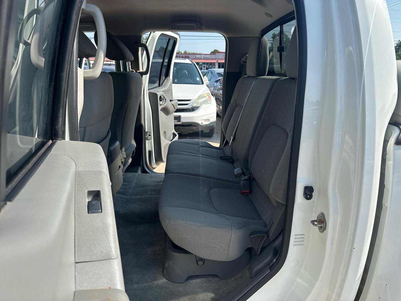 Used 2018 Nissan Frontier SV RWD image 30