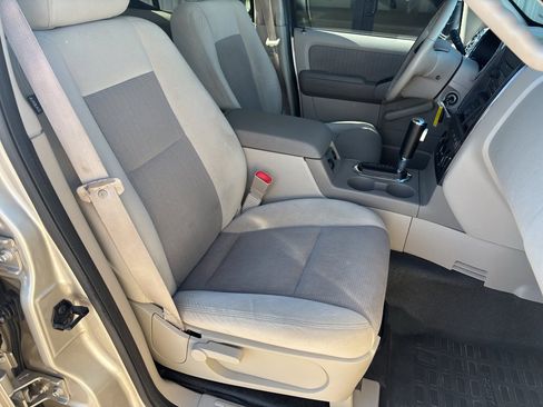 Used 2007 Ford Explorer Sport Trac XLT image 10