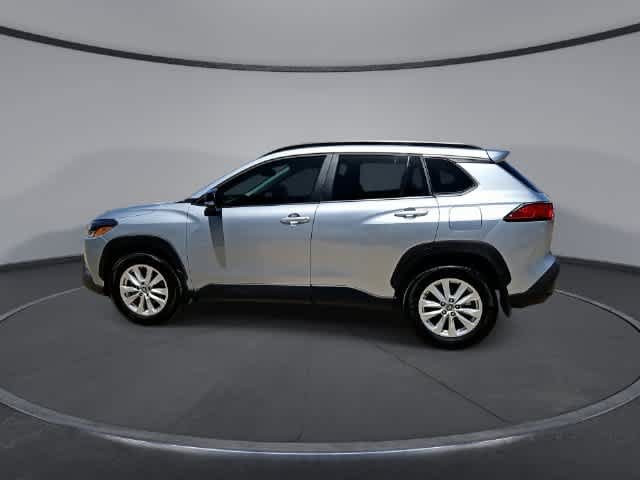 Used 2025 Toyota Corolla Cross LE FWD image 5