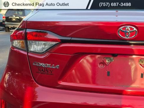 Used 2020 Toyota Corolla LE FWD image 7