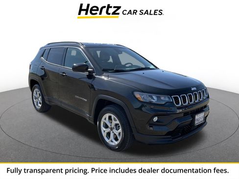 Used 2025 Jeep Compass Latitude AWD/4WD image 1
