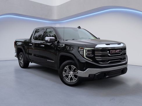 Used 2025 GMC Sierra 1500 SLT AWD/4WD image 1