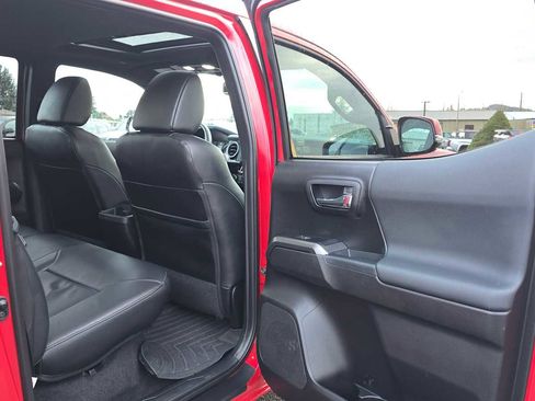Used 2020 Toyota Tacoma TRD Off-Road image 14