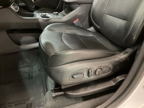 Used 2024 GMC Terrain SLT image 10