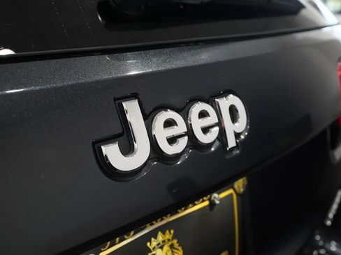 Used 2016 Jeep Grand Cherokee SRT image 16