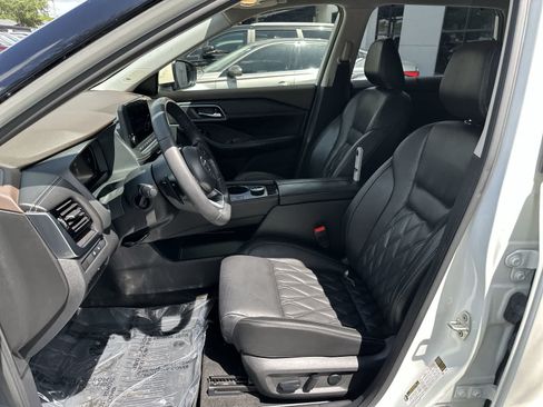 Used 2021 Nissan Rogue Platinum AWD/4WD image 3