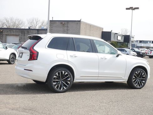 New 2026 Volvo XC90 T8 Plus AWD/4WD image 3