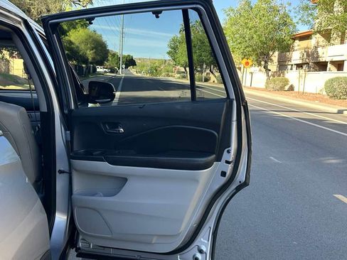 Used 2019 Honda Pilot Touring image 52