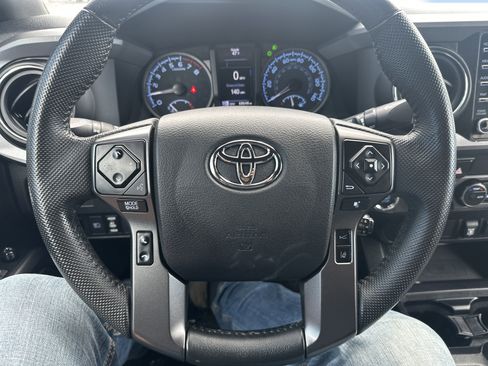 Used 2021 Toyota Tacoma TRD Off-Road image 14