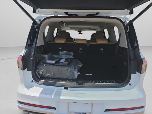 New 2026 INFINITI QX80 Luxe RWD image 25