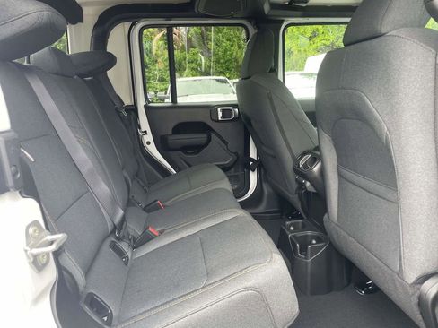 New 2026 Jeep Gladiator Sport AWD/4WD image 17