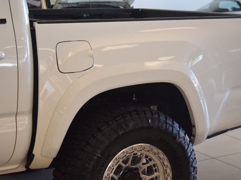 Used 2017 Toyota Tacoma SR5 RWD image 22