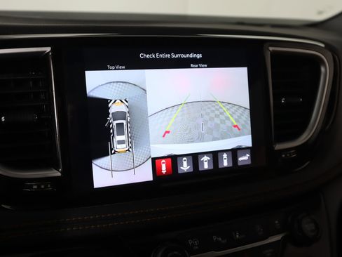 Used 2021 Chrysler Pacifica Pinnacle image 6