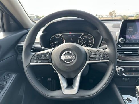 New 2025 Nissan Altima 2.5 SV image 18
