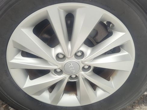 Used 2018 Kia Sedona L image 39