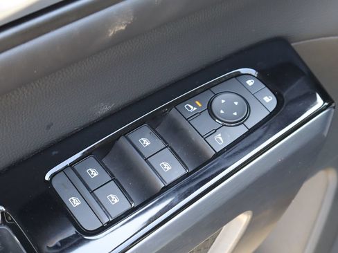 Used 2026 Nissan Pathfinder SL w/ SL Premium Package FWD image 23