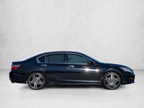 Used 2016 Honda Accord Touring image 4