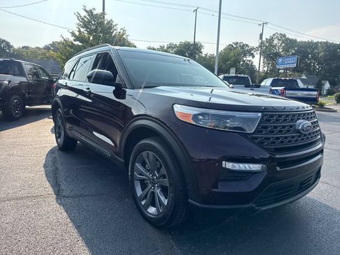 Used 2023 Ford Explorer XLT w/ Equipment Group 202A AWD/4WD image 4