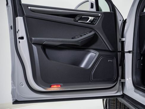 New 2026 Porsche Macan AWD/4WD image 25