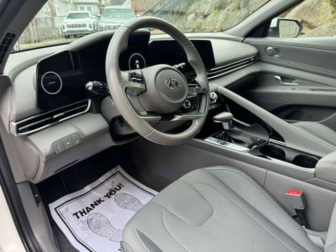 Used 2023 Hyundai Elantra SEL w/ Convenience Package image 12