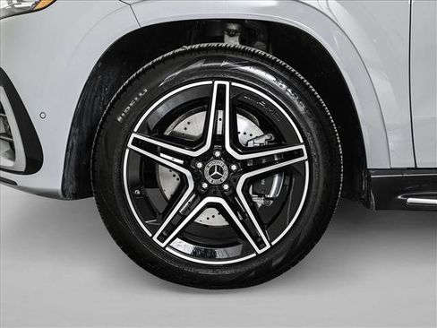 Used 2026 Mercedes-Benz GLS 450 4MATIC image 27