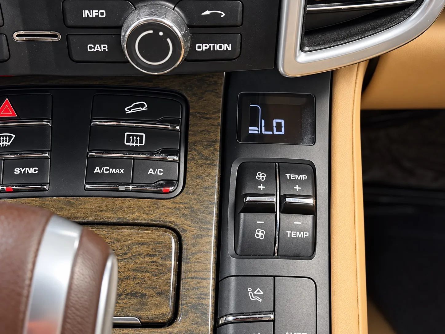 Used 2016 Porsche Cayenne Turbo AWD/4WD image 49