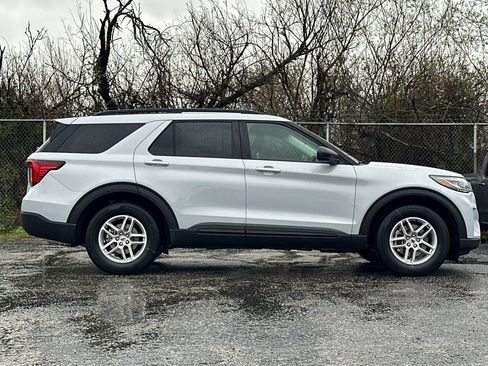 New 2026 Ford Explorer Active image 2