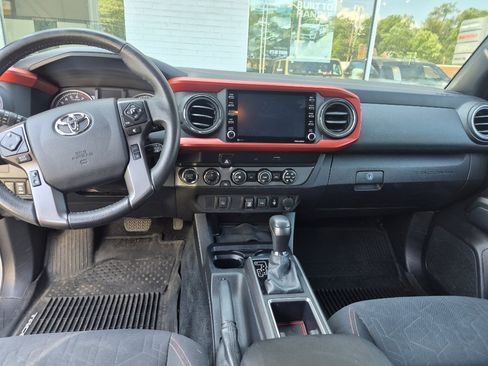Used 2020 Toyota Tacoma TRD Off-Road AWD/4WD image 4