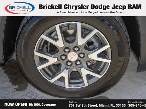 Used 2023 GMC Acadia SLE image 39