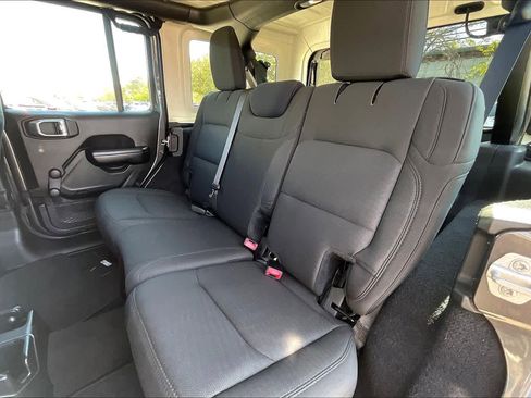 Used 2019 Jeep Wrangler Unlimited Sport image 19