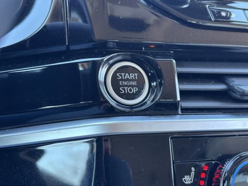 Used 2024 Nissan Pathfinder SL image 23