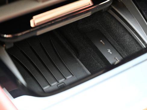 Used 2025 Porsche Cayenne Turbo AWD/4WD image 30