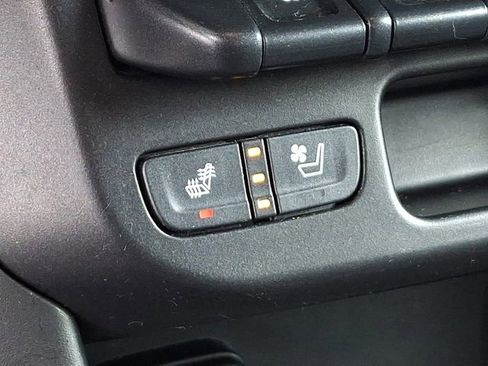 Used 2022 GMC Canyon Denali image 30