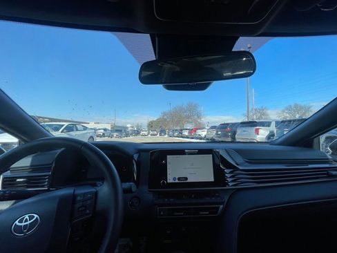 Used 2025 Toyota Camry SE image 33