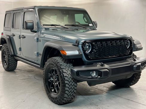 Used 2025 Jeep Wrangler Unlimited Sport AWD/4WD image 8